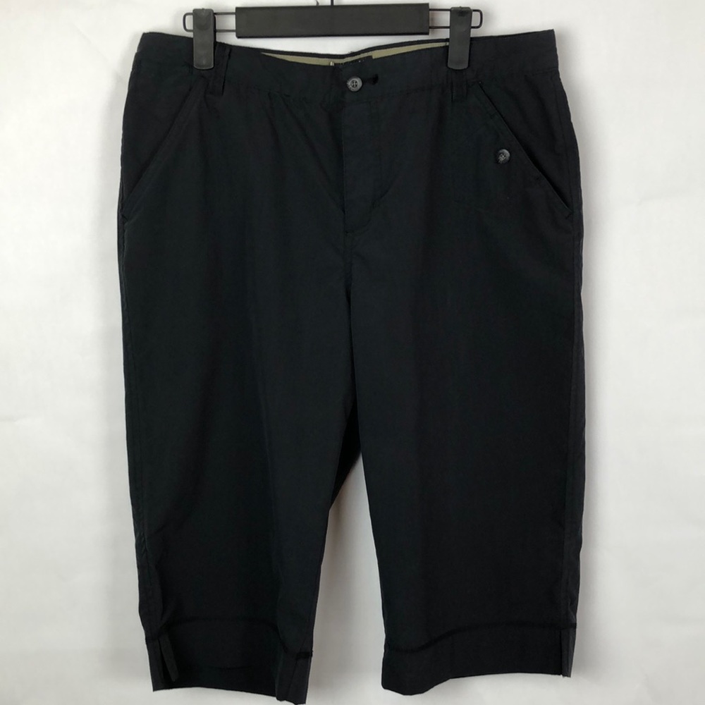 Columbia Women's Black Bermuda length shorts Size 14